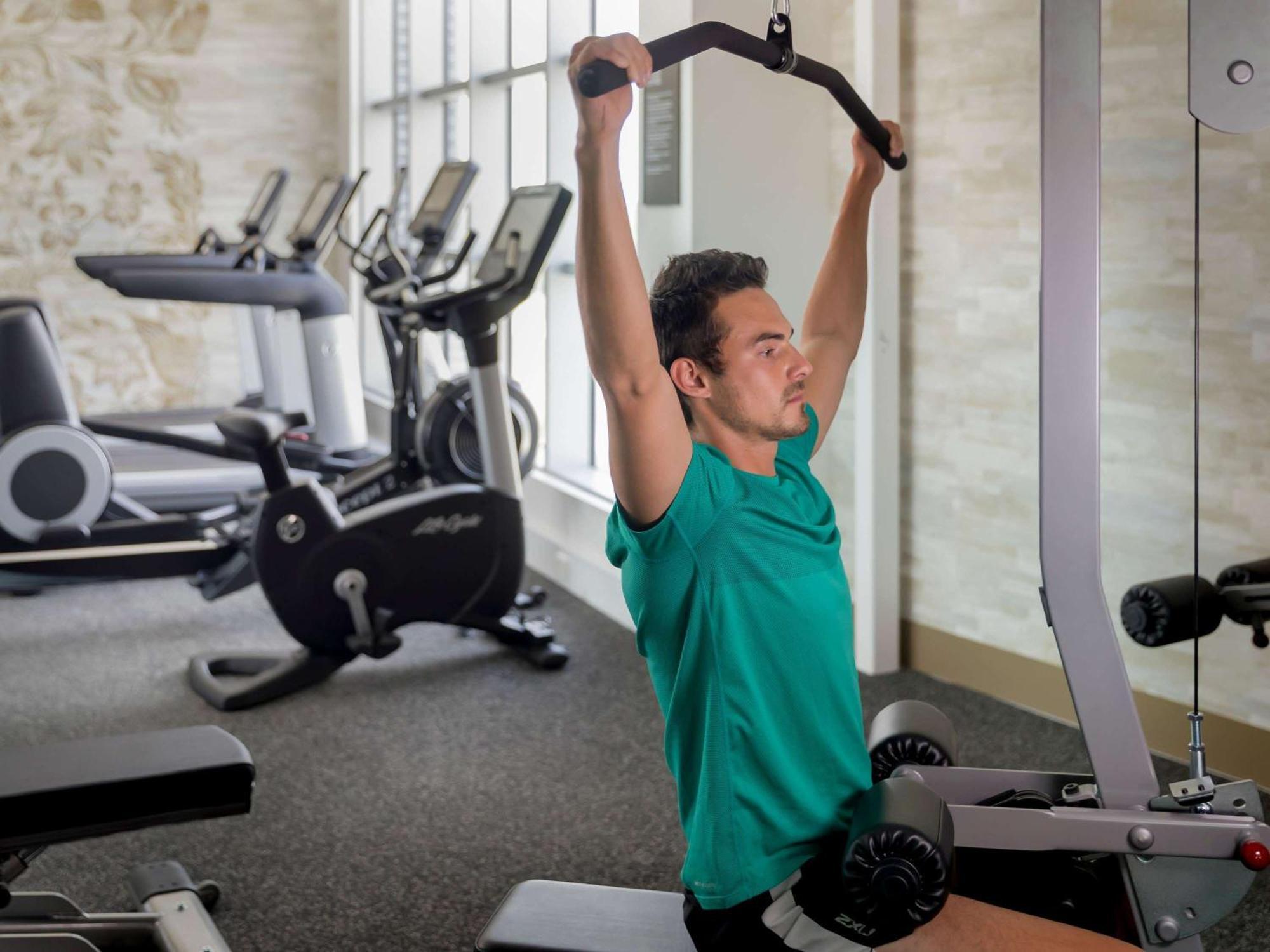 The William Inglis Mgallery Warwick Farm Luaran gambar A man performing a lat pulldown